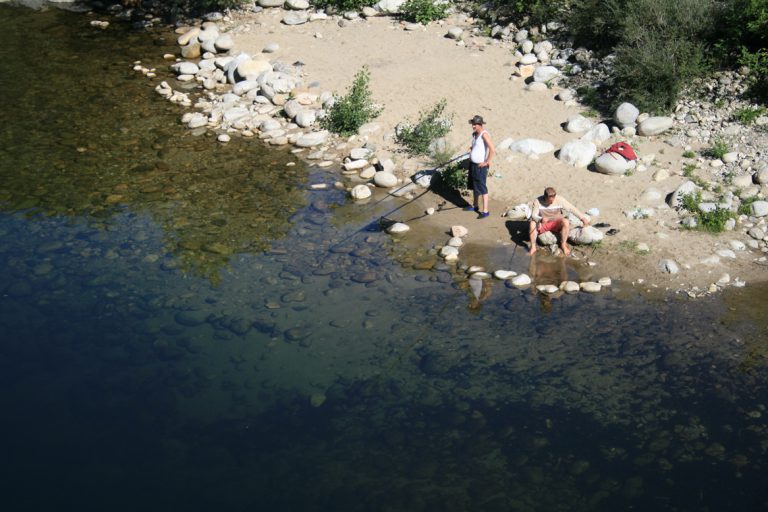 Camping Les Châtaigniers Ribes Ardeche vissen 768x512