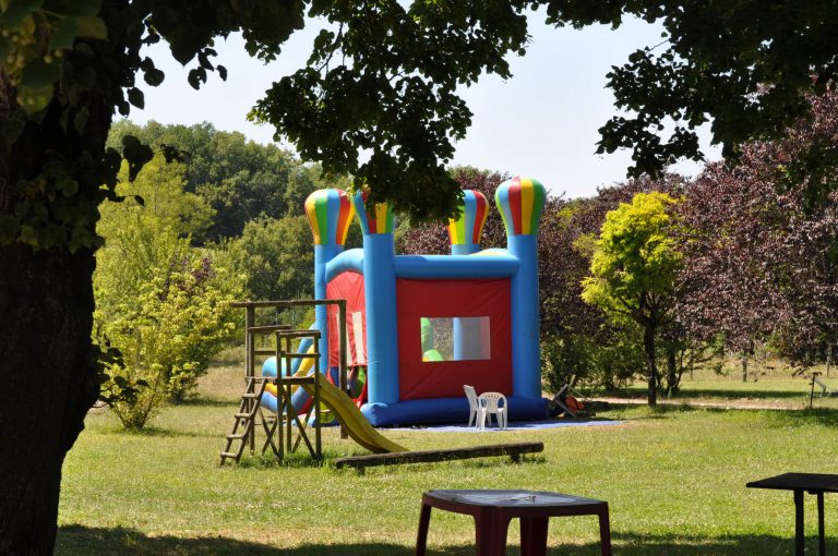 Camping Puynadal Brantome Dordogne speeltuin 768x510
