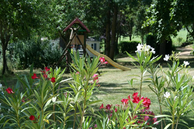 Camping Domaine Les Angeles Gers speeltuin 768x512