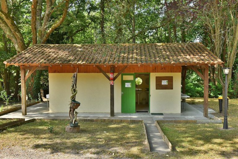 Camping de Montmaurin sanitair 768x513
