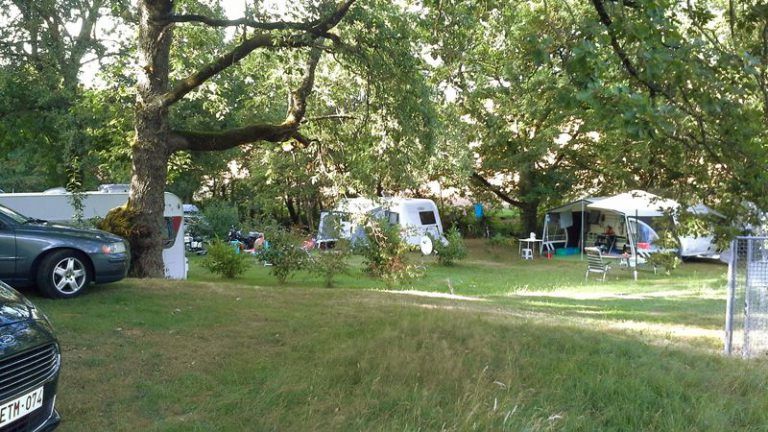 Naturistencamping Les Aillos staanplaatsen 768x432