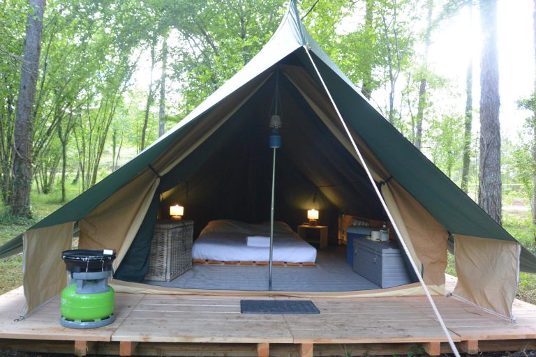 Camping Huttopia Lanmary tent huren 768x512