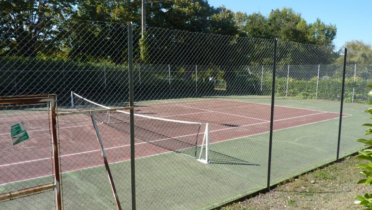 Camping municipal du Plan d Eau Rieux Volvestre tennisbaan 768x433