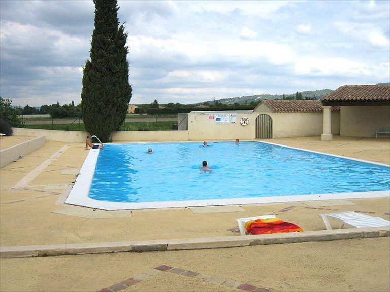 Camping Durance Luberon zwembad 768x576