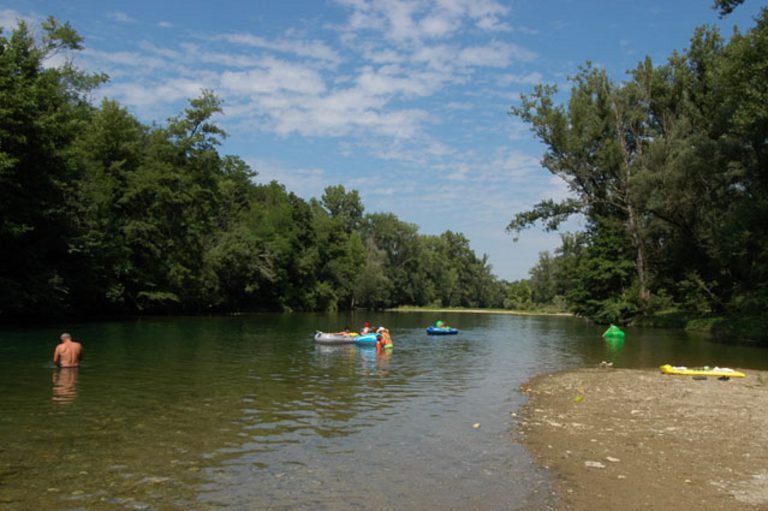 Camping Le Chassezac Ardeche strand 768x511
