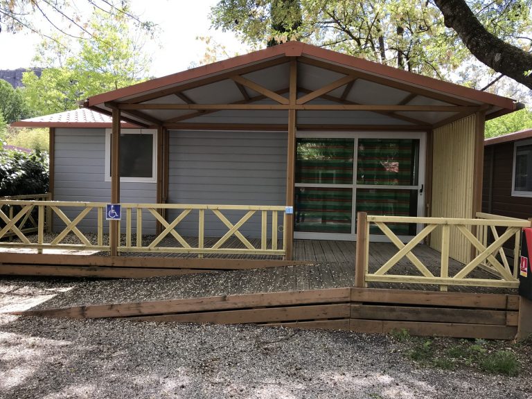 Camping Le Verger De Jastres chalet voor mindervaliden 768x576