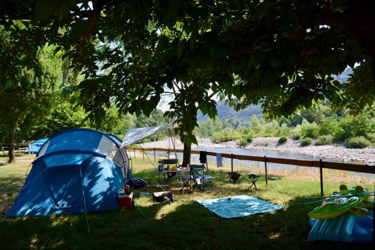 Camping Le Verger De Jastres staanplaats aan rivier 768x512