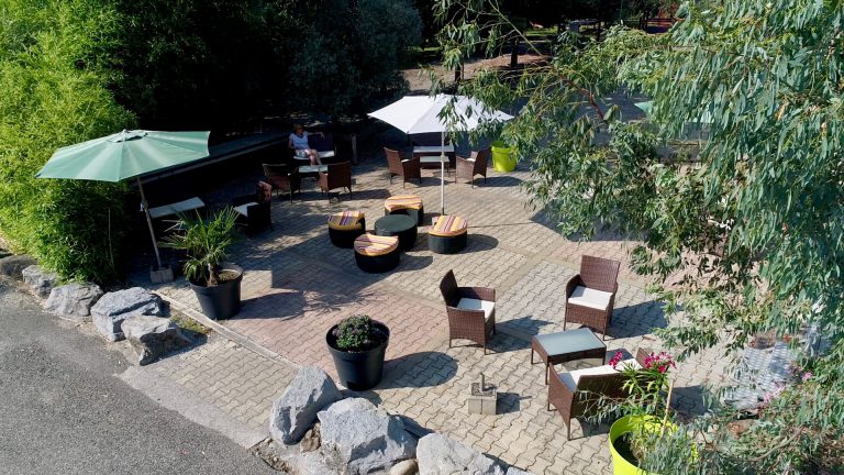 Camping Le Verger De Jastres terras 768x432