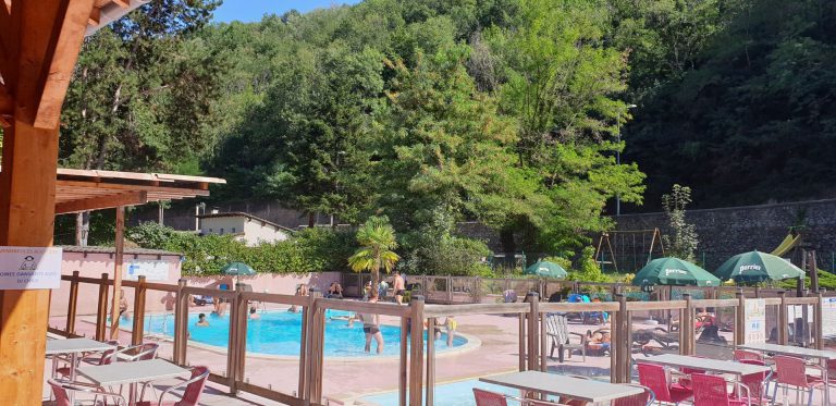 Camping Les Foulons Ardeche zwembad 1 768x373