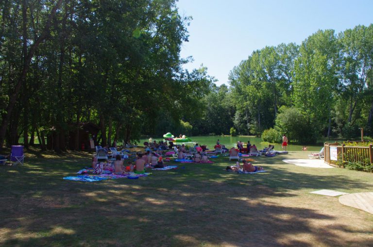 Camping Les Valades Dordogne strandje aan het meer 768x510